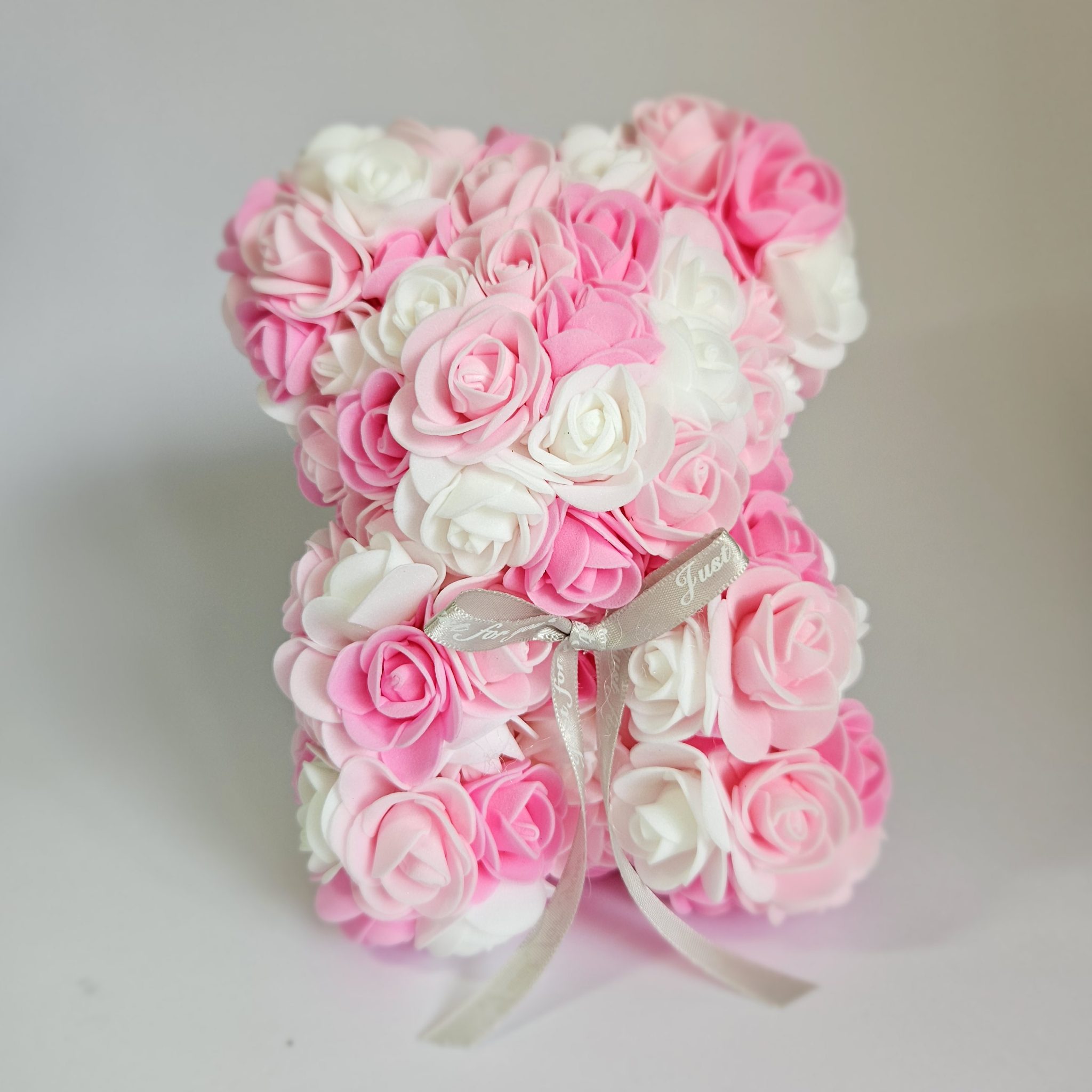 Мече от Розови и Бели Рози