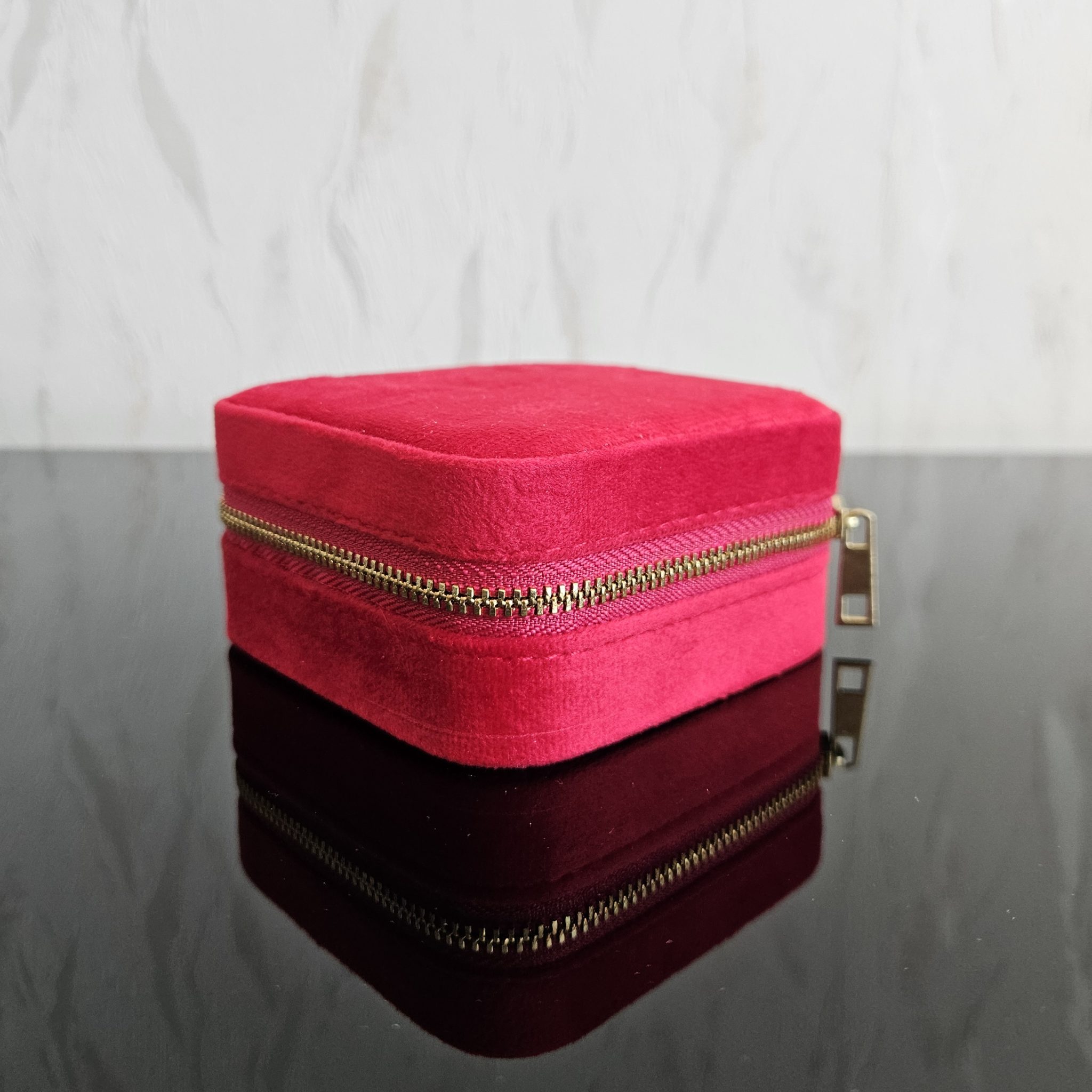 Кутия за Бижута - Червено Кадифе