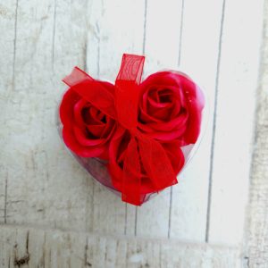 Кутия Сърце с Три Розички